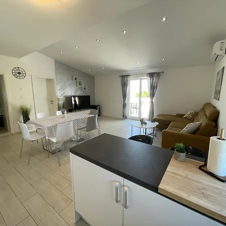 Mili * Baška Voda