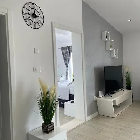 Apartament Mili *